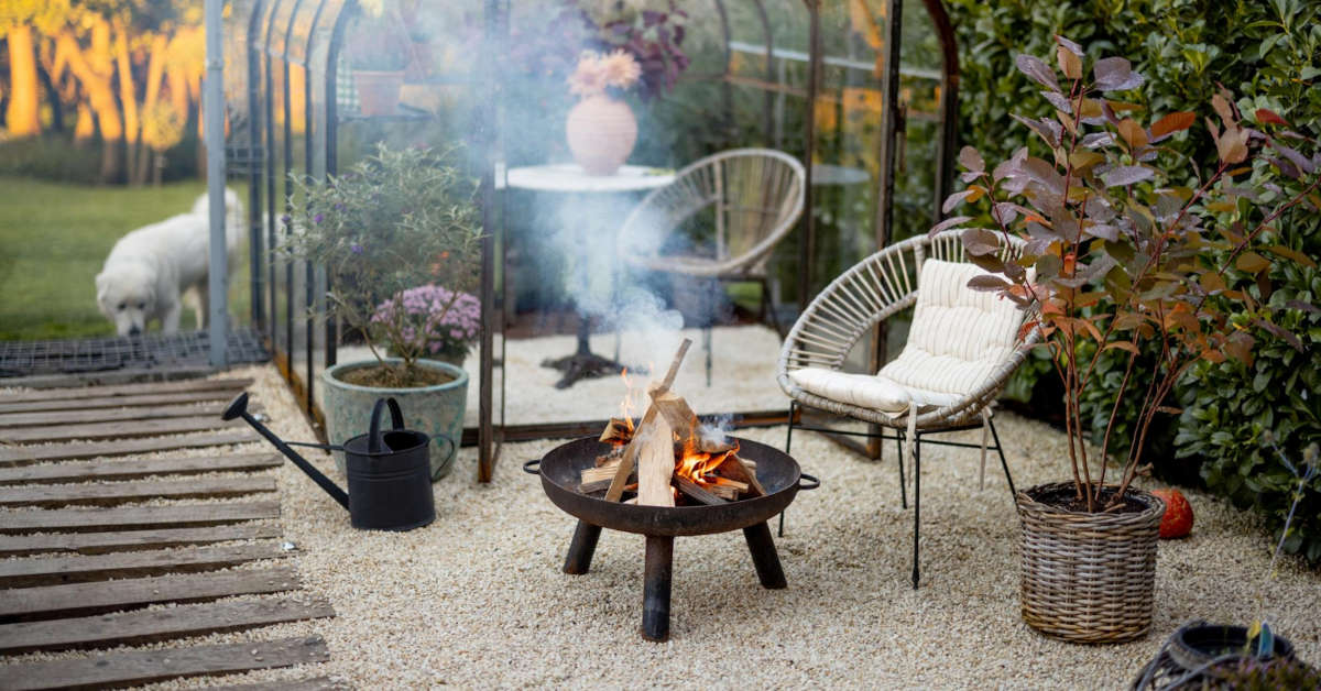 Czy można palić gałęzie na własnej posesji?