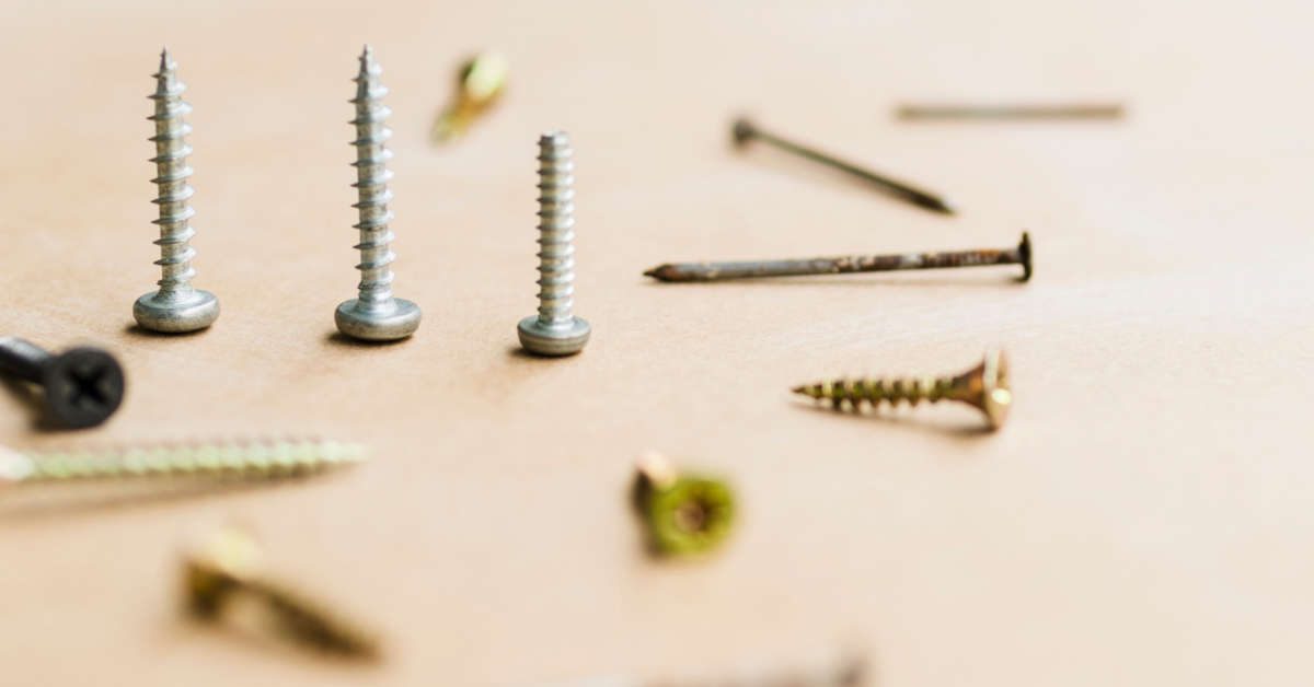 Jak wykręcić urwaną śrubę domowym sposobem?