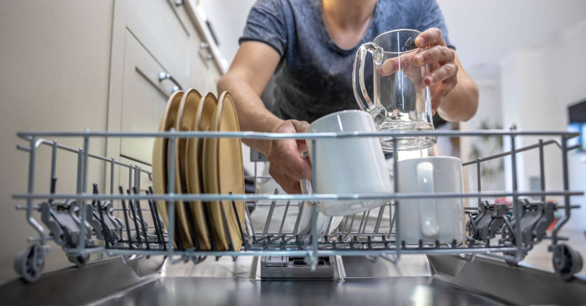 Jak układać sztućce w zmywarce?