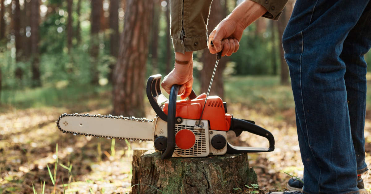 Regulacja gaźnika piły spalinowej – krok po kroku