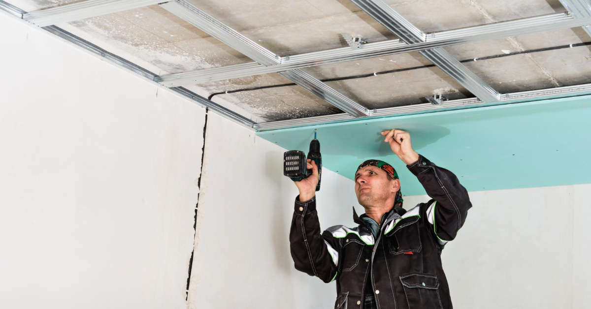 Ile kosztuje montażu sufitu podwieszanego? Cennik 2025/2026