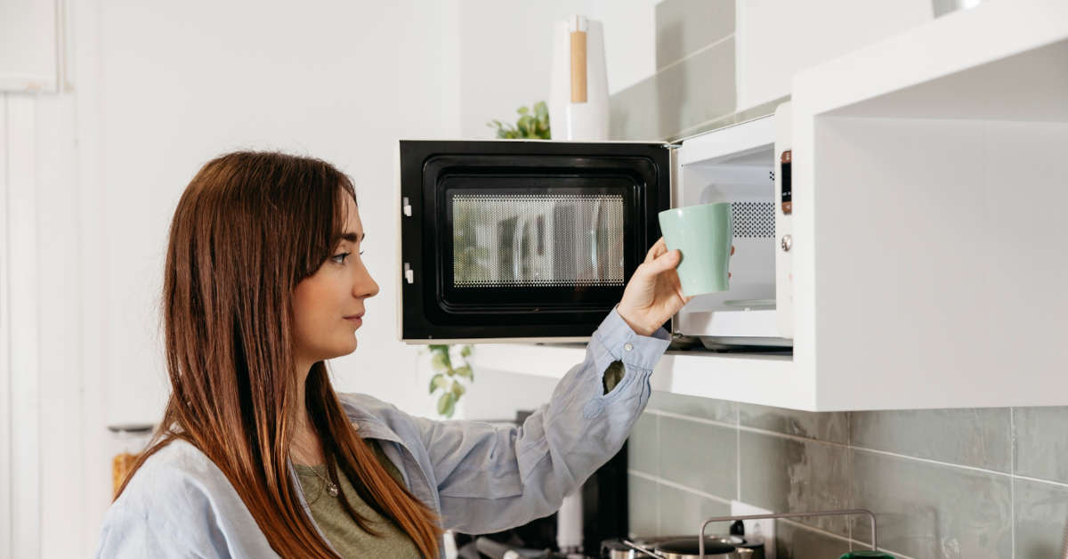 Czy kuchenka mikrofalowa jest szkodliwa? Fakty i mity