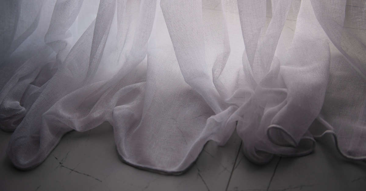 Jak upiąć za długie zasłony?