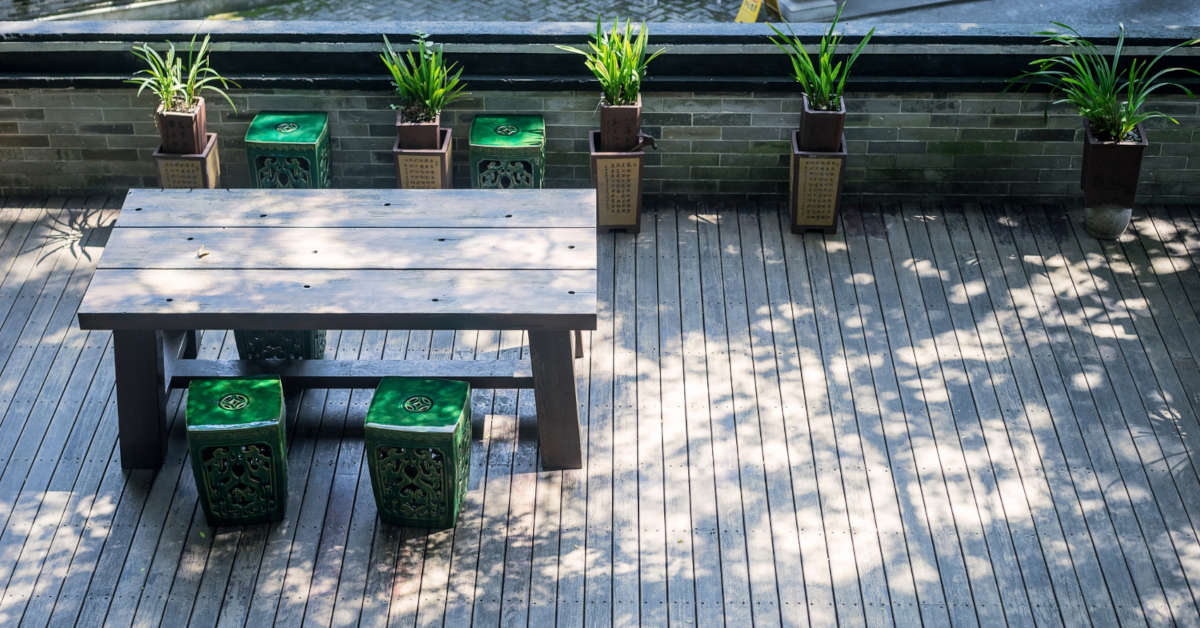 Czym wyłożyć taras betonowy? Trendy na 2025/2026 rok