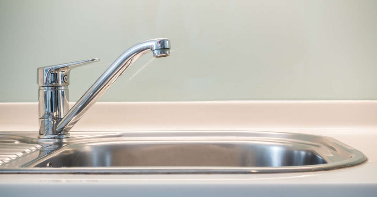 Jak uszczelnić syfon pod zlewem?