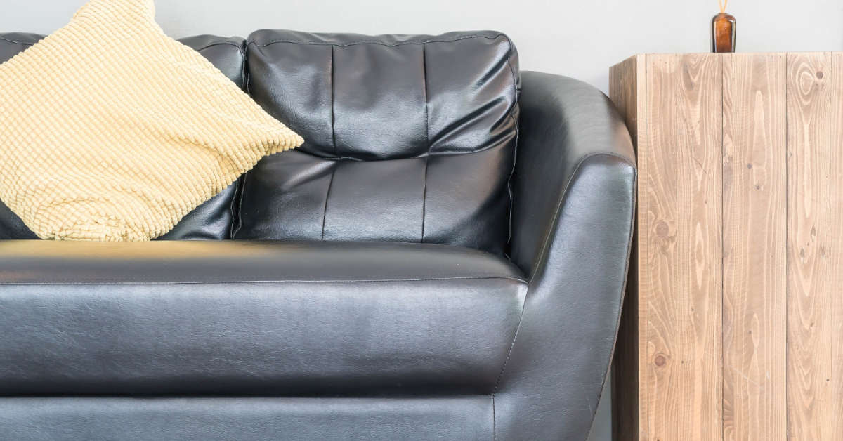 Czym czyścić skórzaną kanapę – domowe sposoby