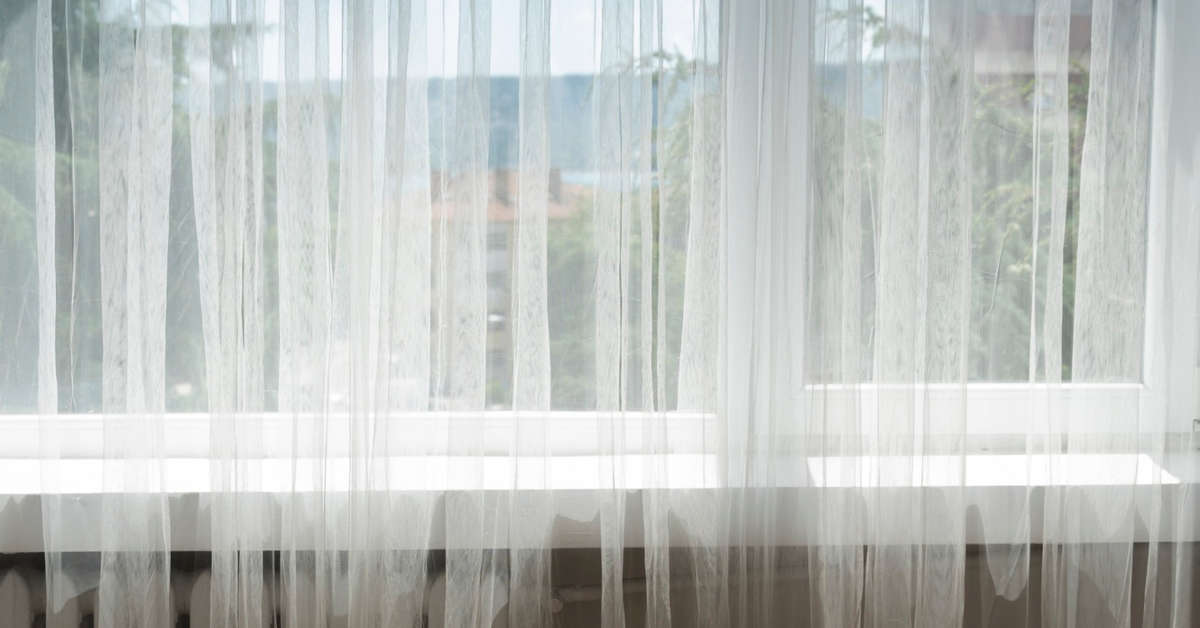 Jak skrócić zasłony bez obcinania?