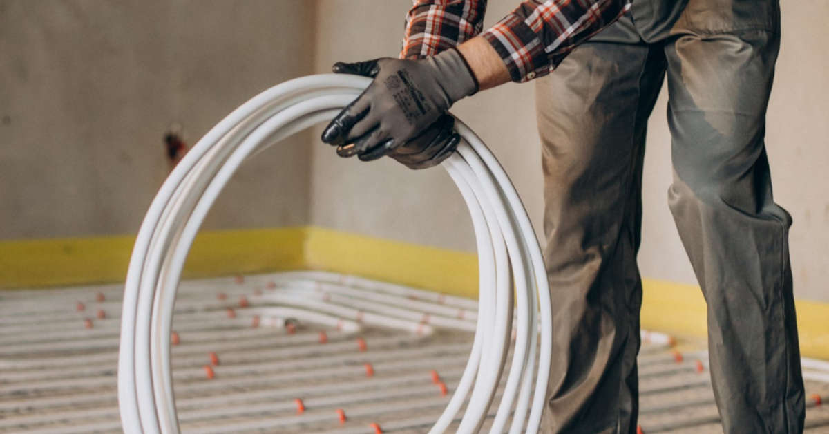 Salon 30 m2 – ile pętli podłogówki potrzeba?