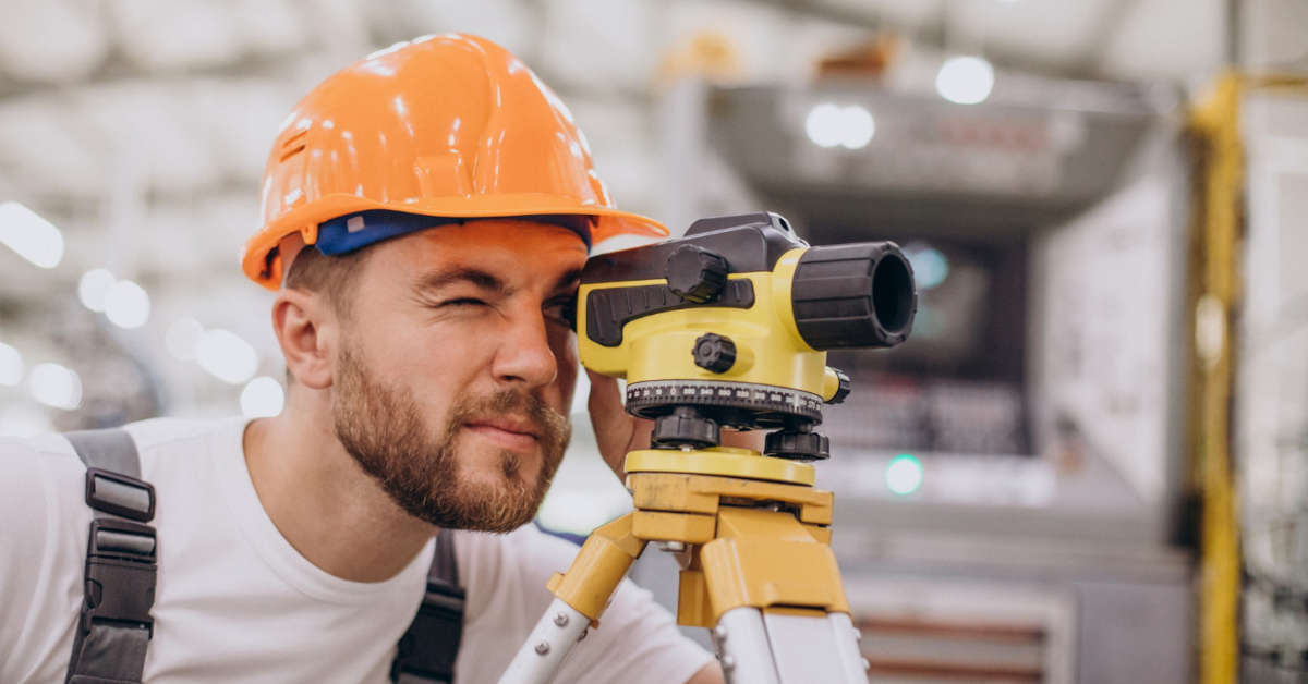 Ile bierze geodeta za wytyczenie działki? Cennik 2025/2026