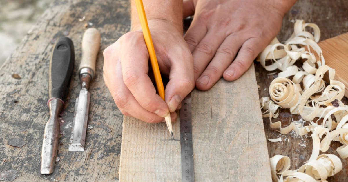 Jaka szpachla do drewna na duże ubytki?