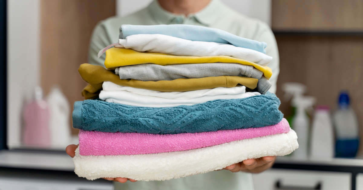 Jak prać wełnę, jeansy i jedwab? O tym musisz pamiętać!