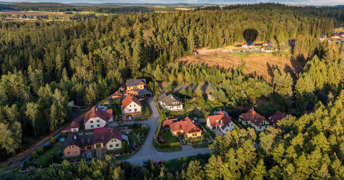 Warunki zabudowy na działce rolnej – jak uzyskać? Poradnik inwestora