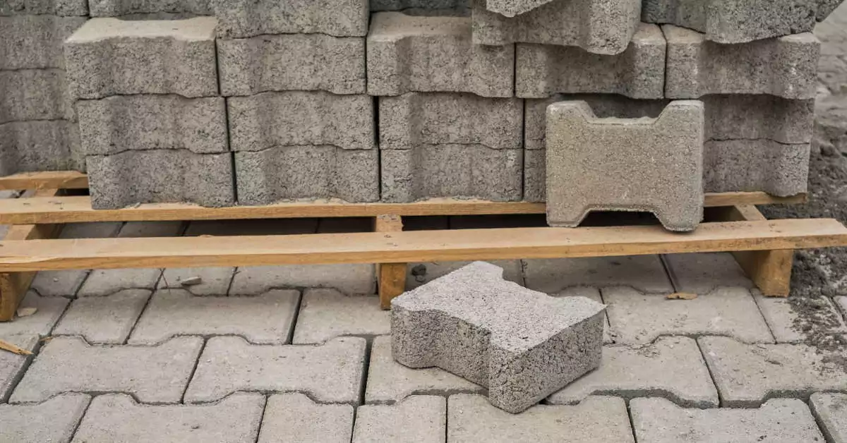 Jak usunąć wosk z kostki brukowej domowym sposobem?