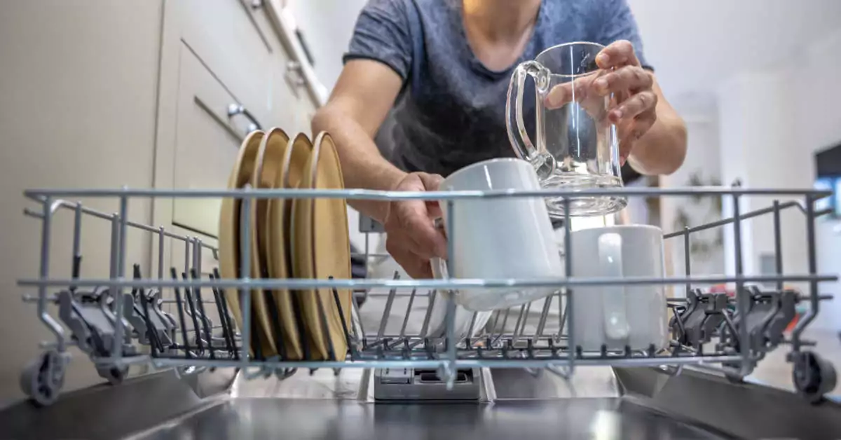 Jak układać sztućce w zmywarce?