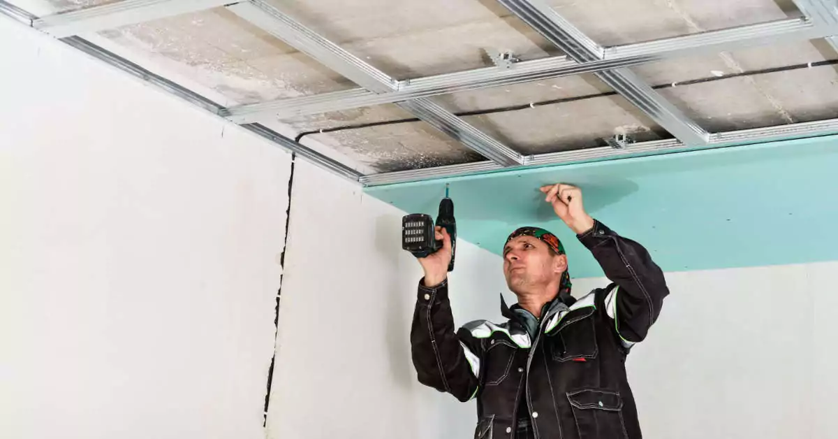 Ile kosztuje montażu sufitu podwieszanego? Cennik 2025/2026