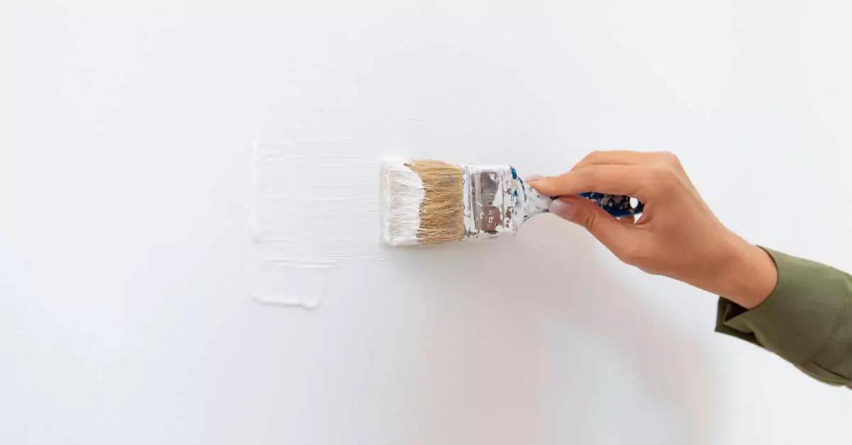 Czym pomalować tynk mozaikowy wewnątrz?