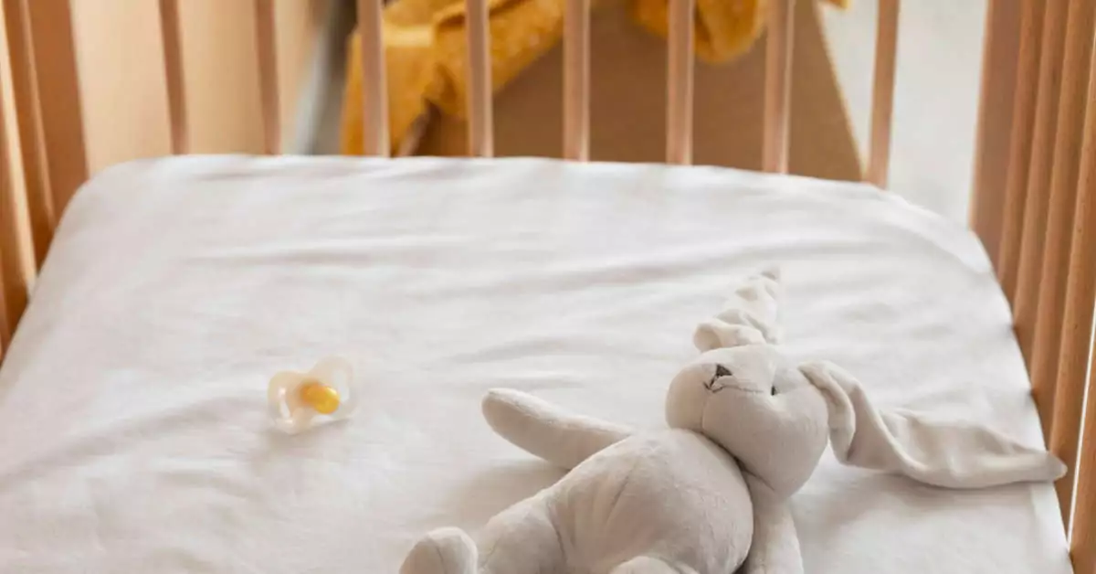 Jaki materac do łóżeczka dla niemowlaka?