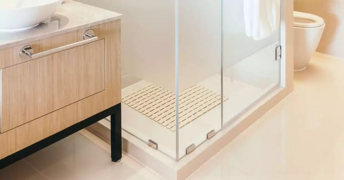 Jak silikonować kabinę prysznicową? Uszczelniamy brodzik