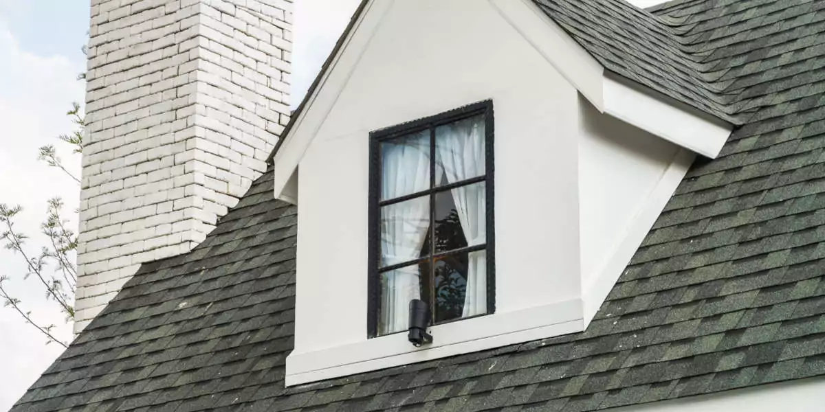 Jak obrobić okno dachowe? Wykończenie wnęki okiennej