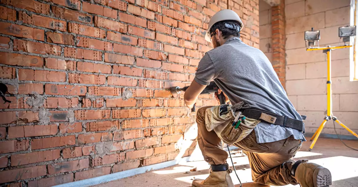 Jak kłaść styropian na krzywe ściany?