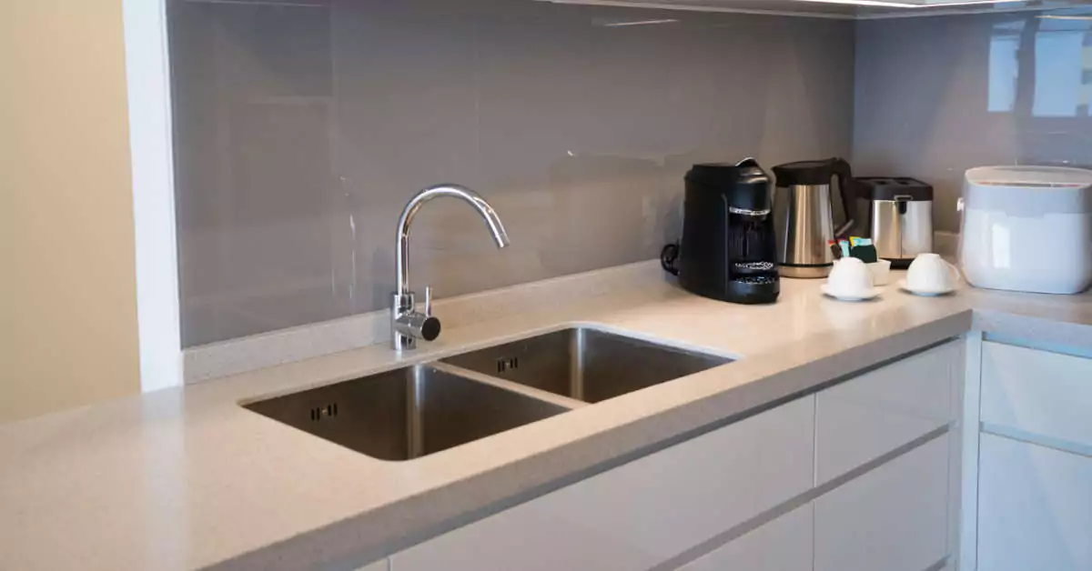 Jak wymienić kran w kuchni?