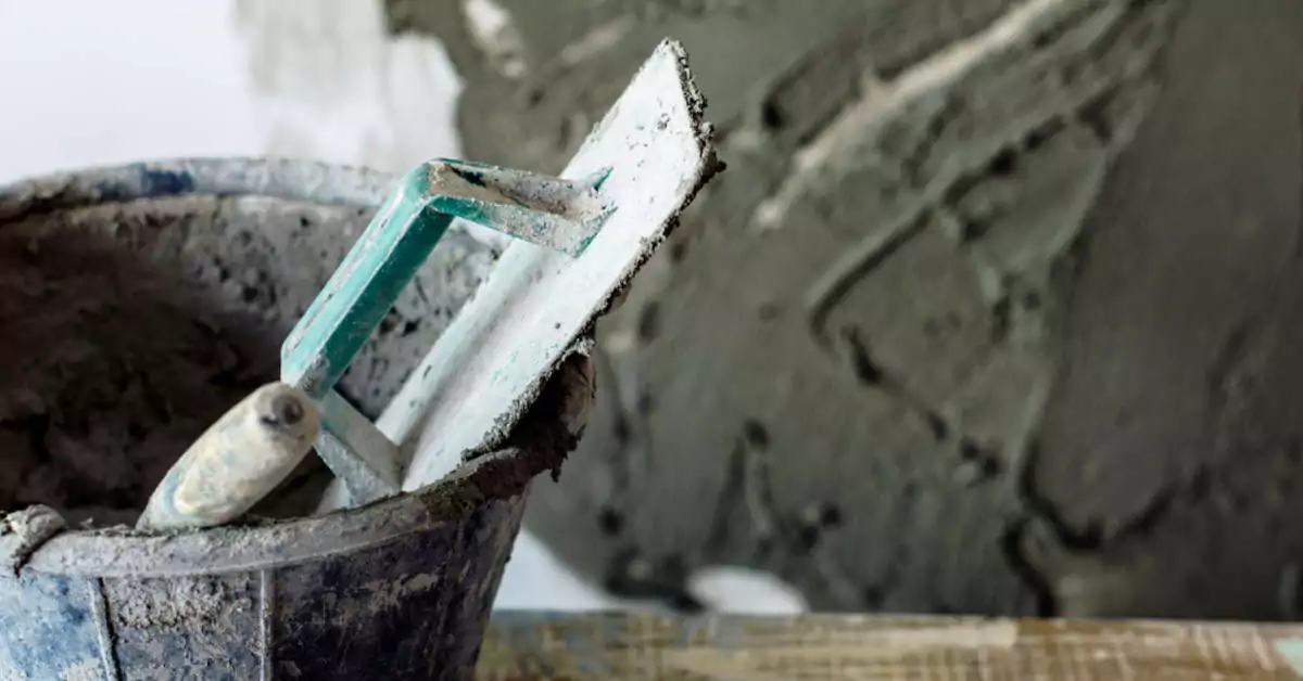 Czy tynk maszynowy można nakładać ręcznie?