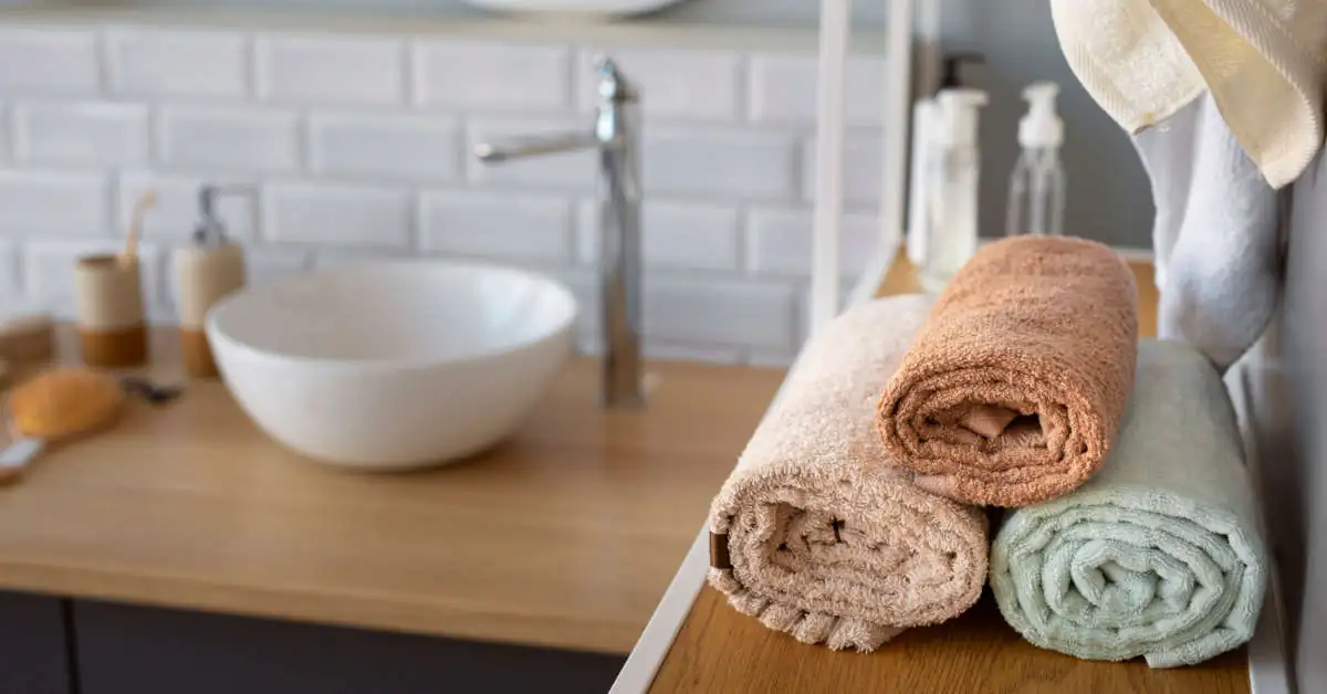 Jak prać ręczniki, żeby były miękkie i pachnące?