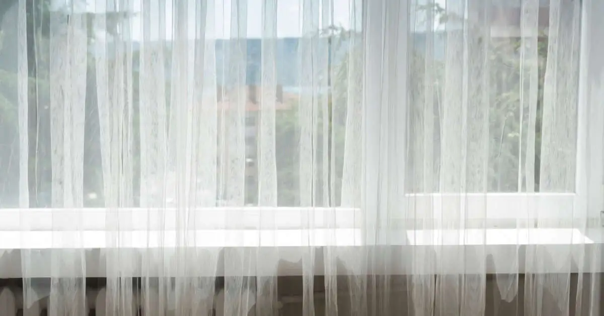 Jak skrócić zasłony bez obcinania?