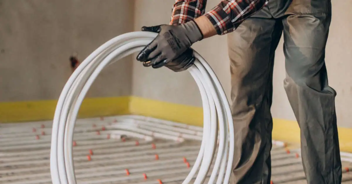 Salon 30 m2 – ile pętli podłogówki potrzeba?