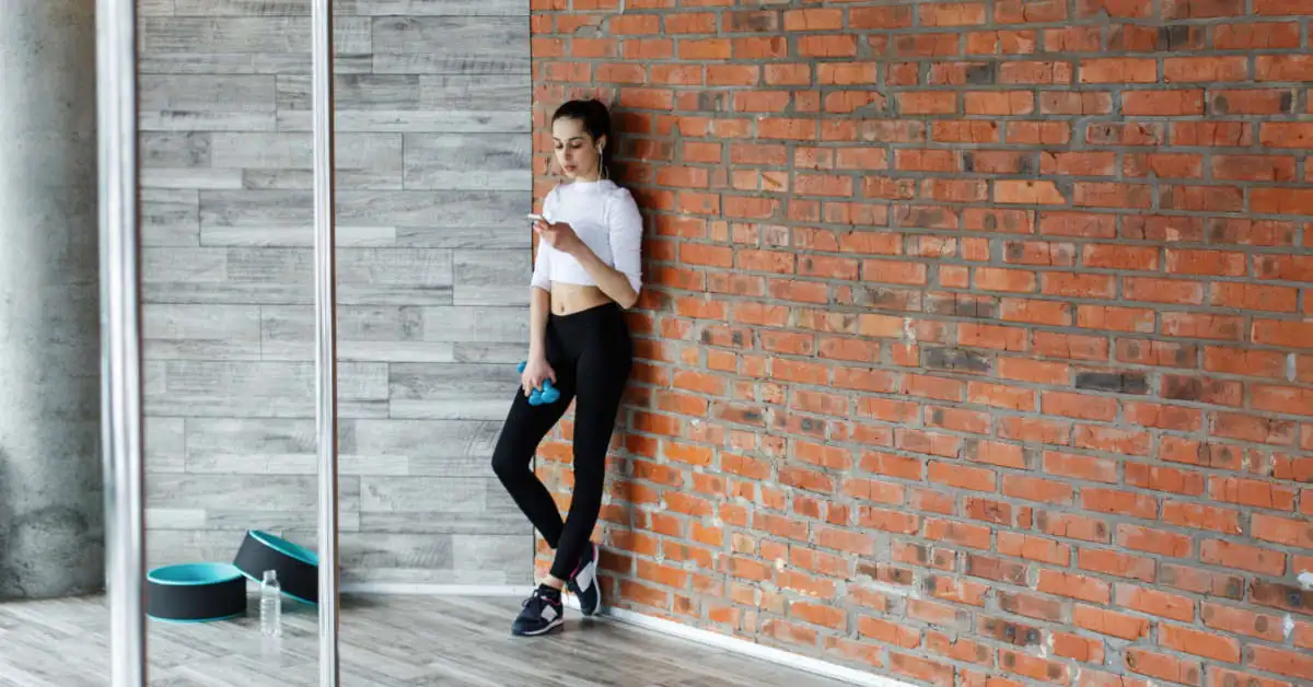 Jaki kolor ścian do czerwonej cegły?