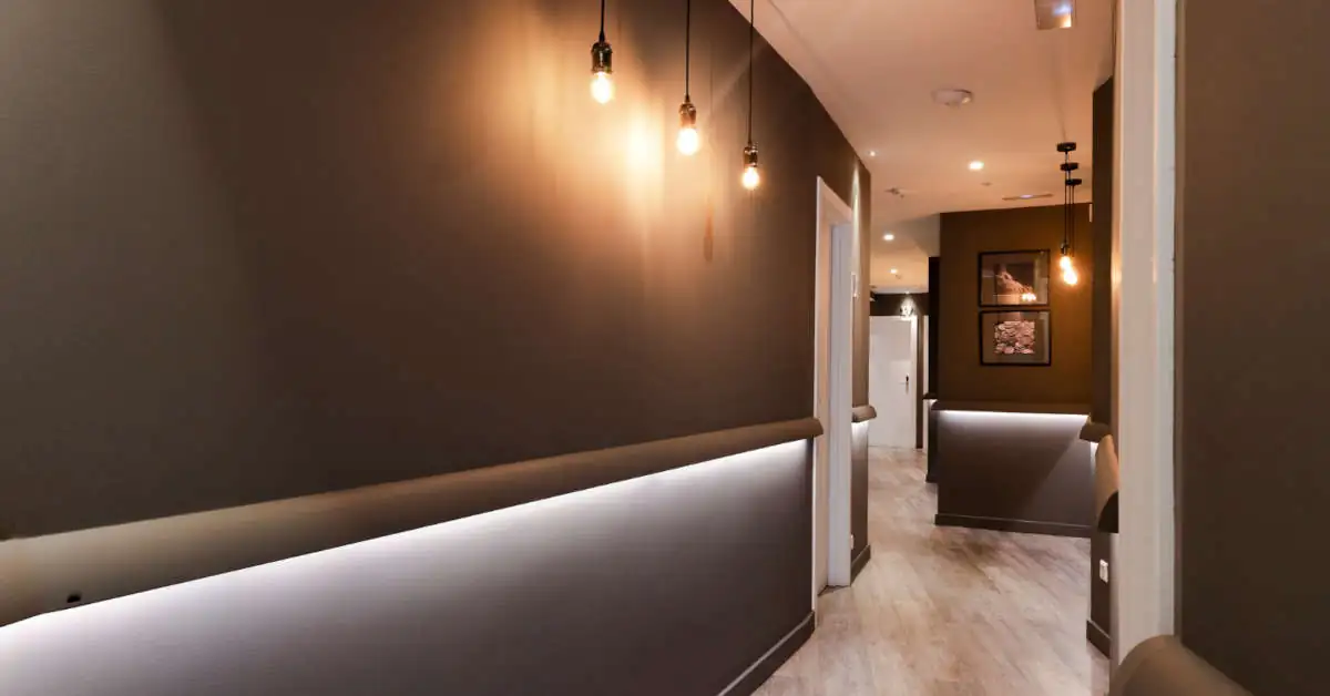 Pomysł na wiatrołap zewnętrzny – jak urządzić?