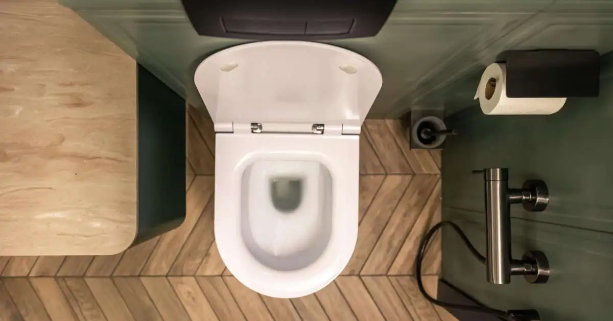 Mała wąska toaleta – jak urządzić wnętrze?