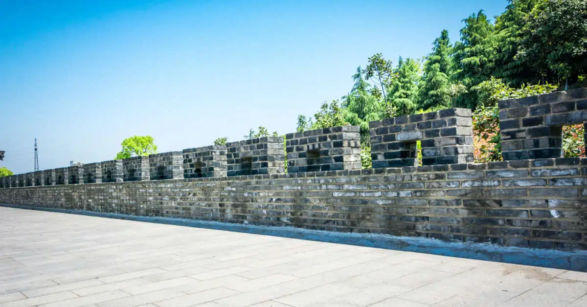 Tani murek oporowy – z czego i jak wykonać?