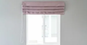 Jak prać rolety rzymskie w pralce?