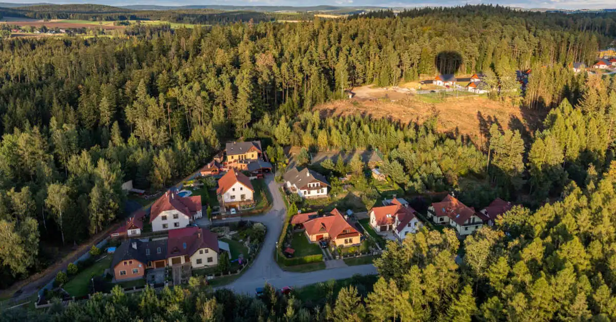 Warunki zabudowy na działce rolnej – jak uzyskać? Poradnik inwestora