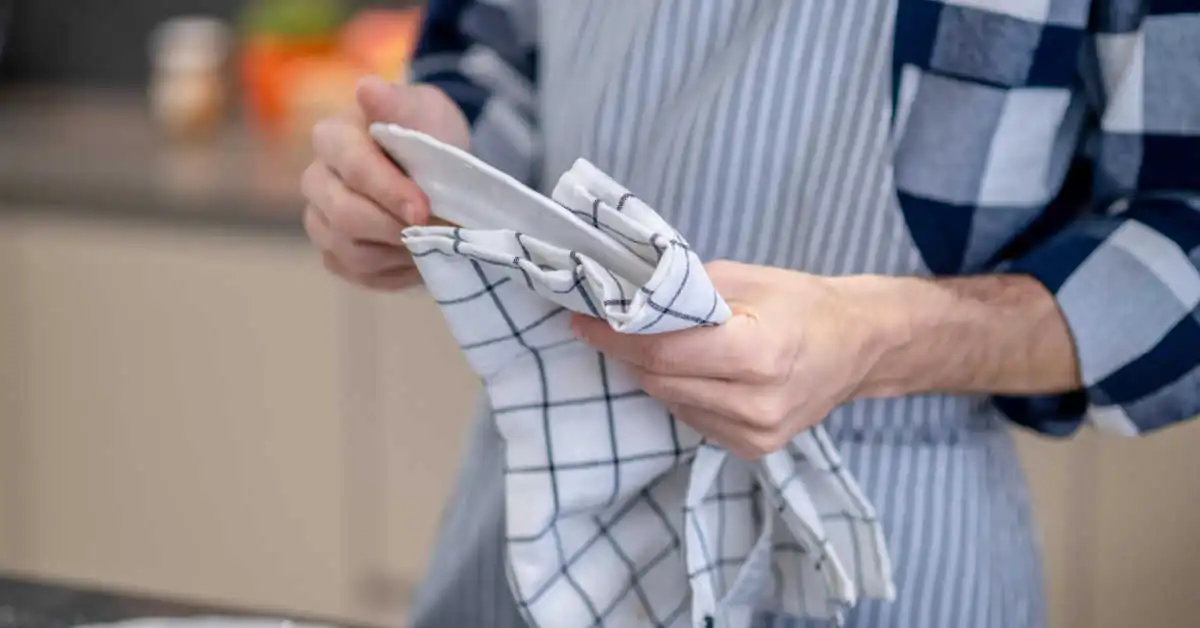 Jak wybielić ścierki kuchenne? Te metody są niezawodne!