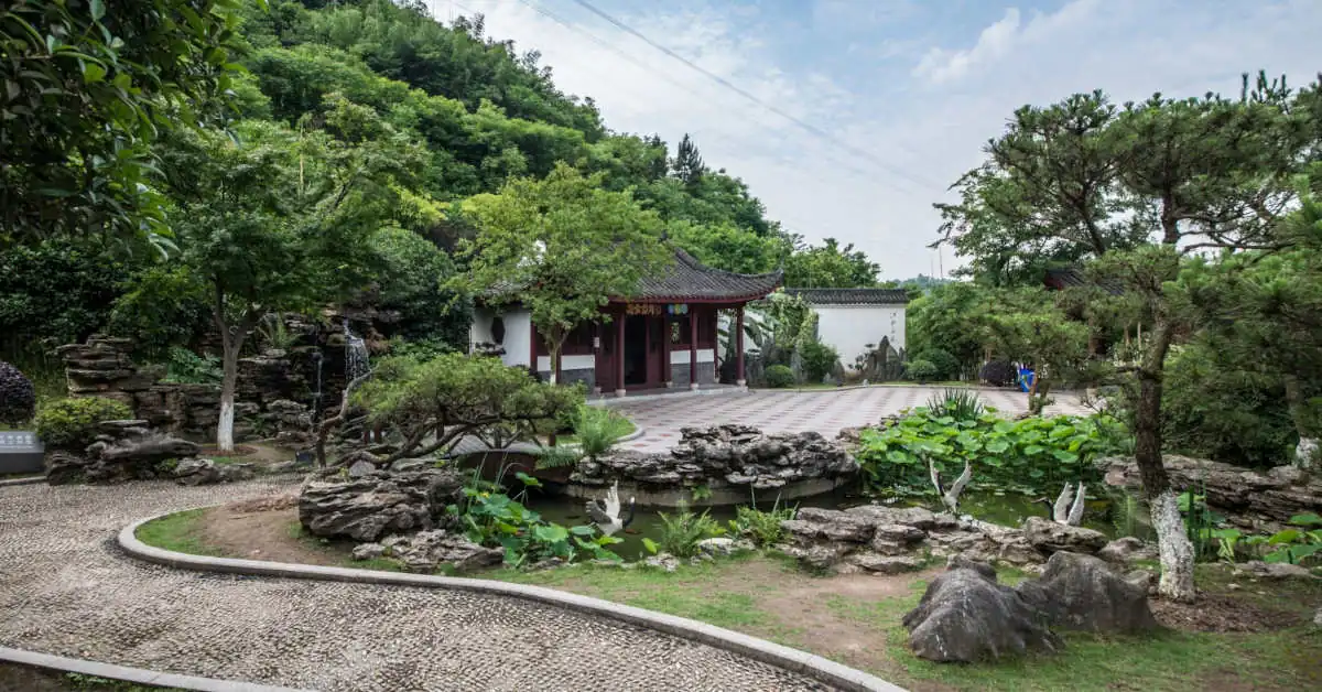 Ogród w stylu japońskim – jak założyć i pielęgnować?