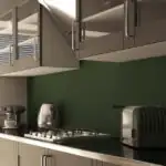 Wieszanie szafek kuchennych na listwie – zrób to sam!