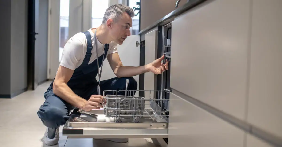 Jak wyczyścić filtr w zmywarce? To zajmie tylko 5 minut!