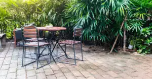 Pomysł na taras przed domem – inspiracje