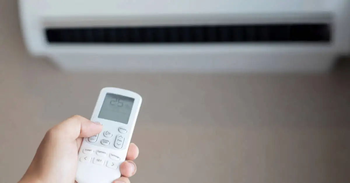 Czyszczenie klimatyzacji: co możesz zrobić samodzielnie, a kiedy niezbędna jest pomoc fachowca?