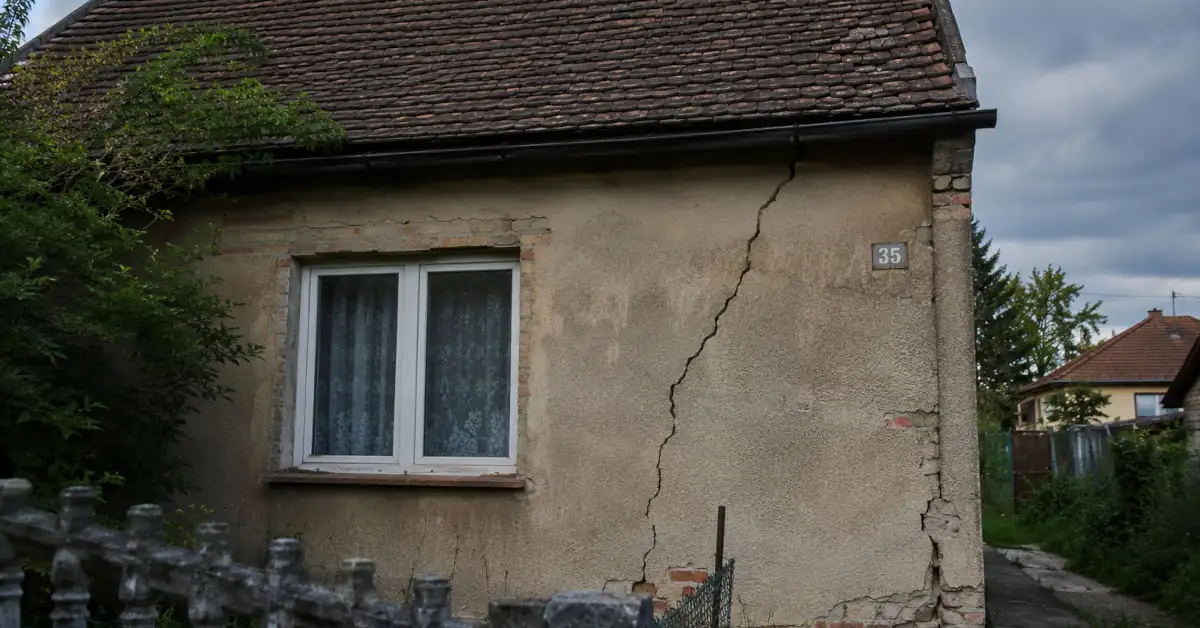 Kiedy pęknięcia ścian są niebezpieczne?